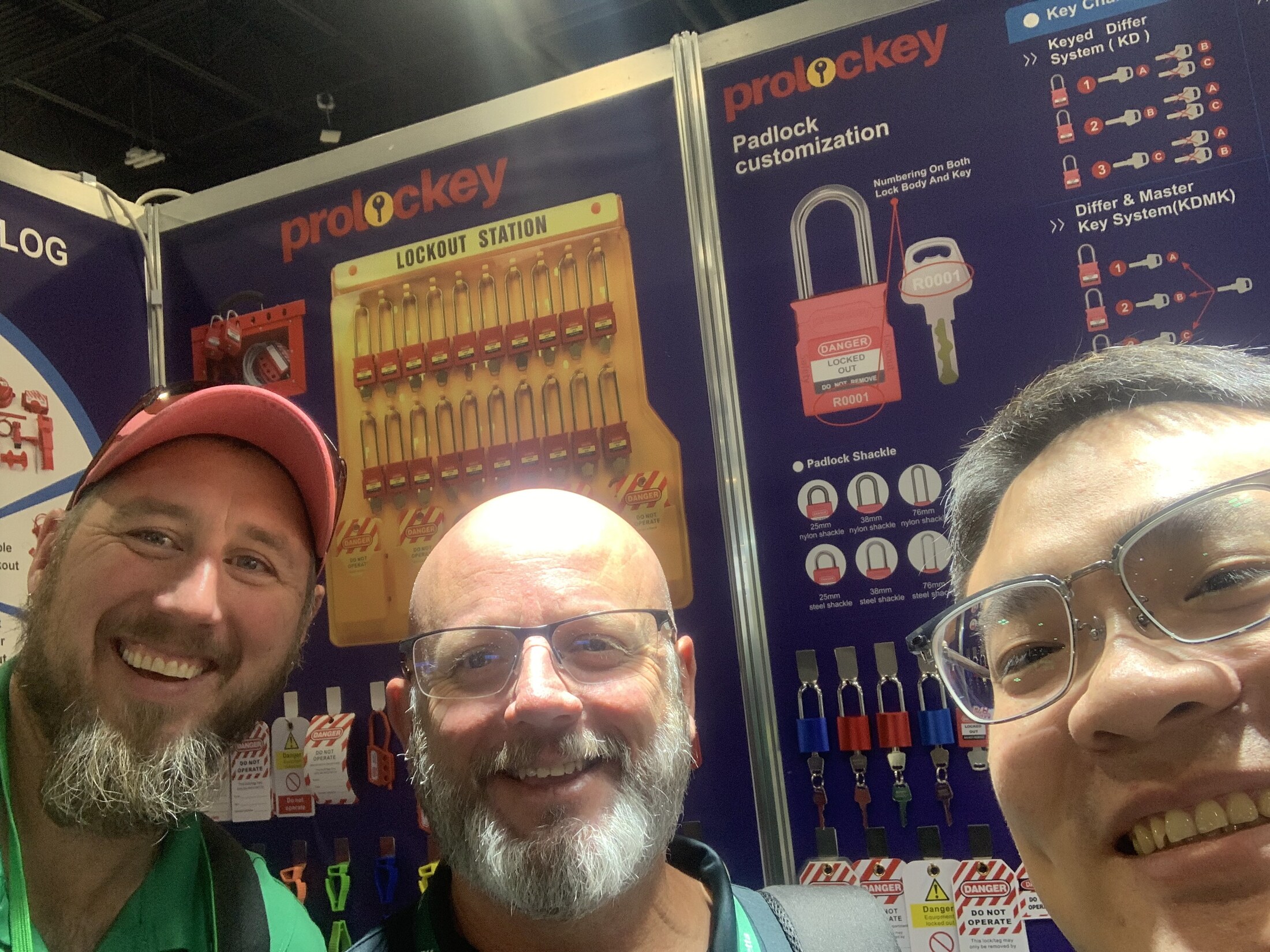 2025 美国 NSC 丹佛展 PROLOCKEY 与来访者合影 · 现场记录 04