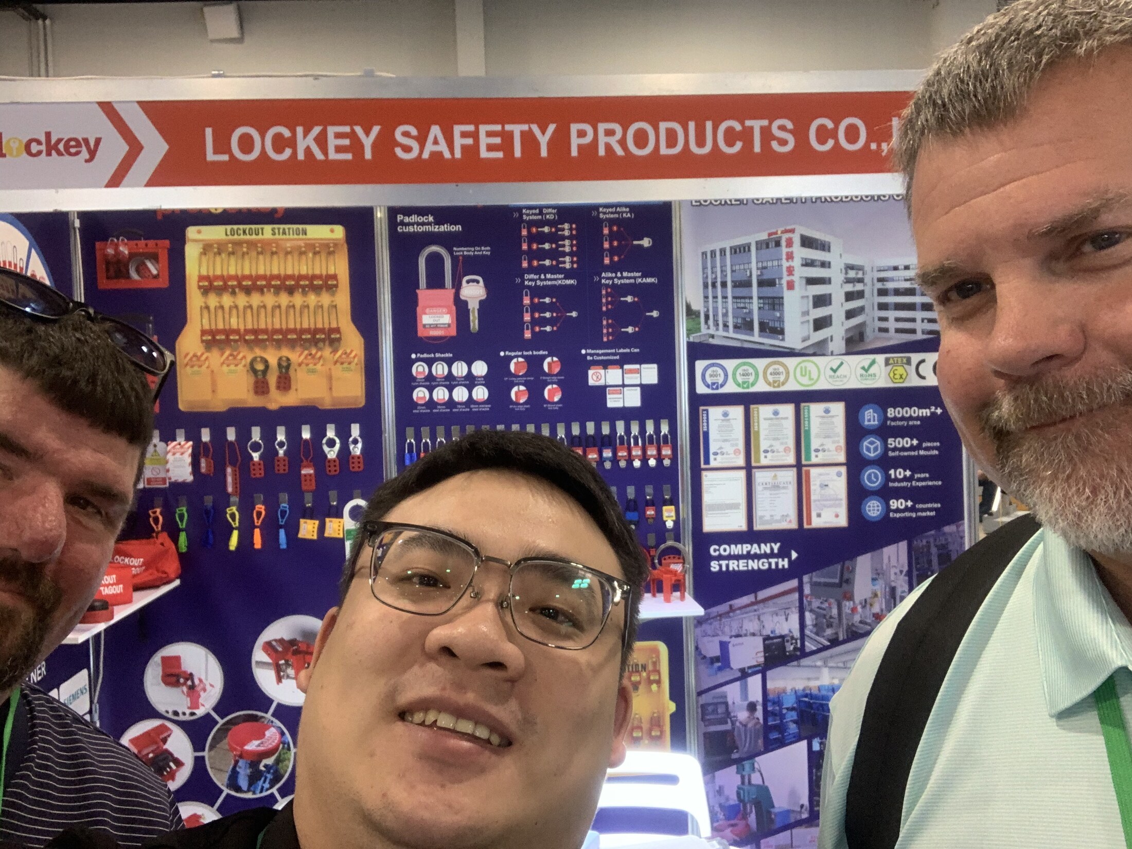 2025 美国 NSC 丹佛展 PROLOCKEY 与来访者合影 · 现场记录 05