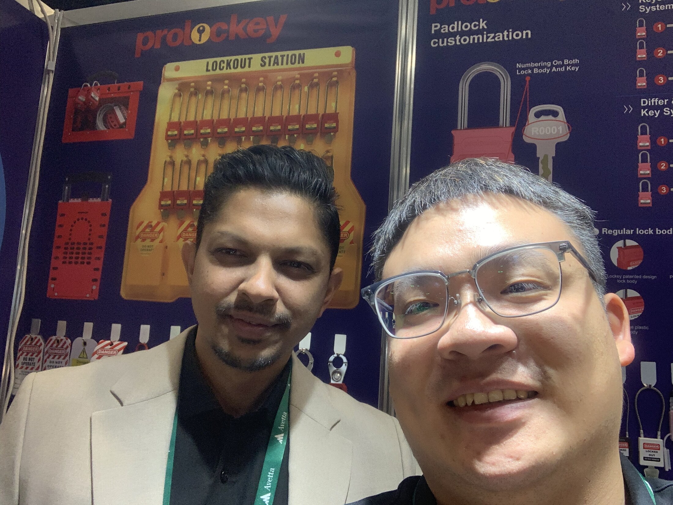 2025 美国 NSC 丹佛展 PROLOCKEY 与来访者合影 · 现场记录 15