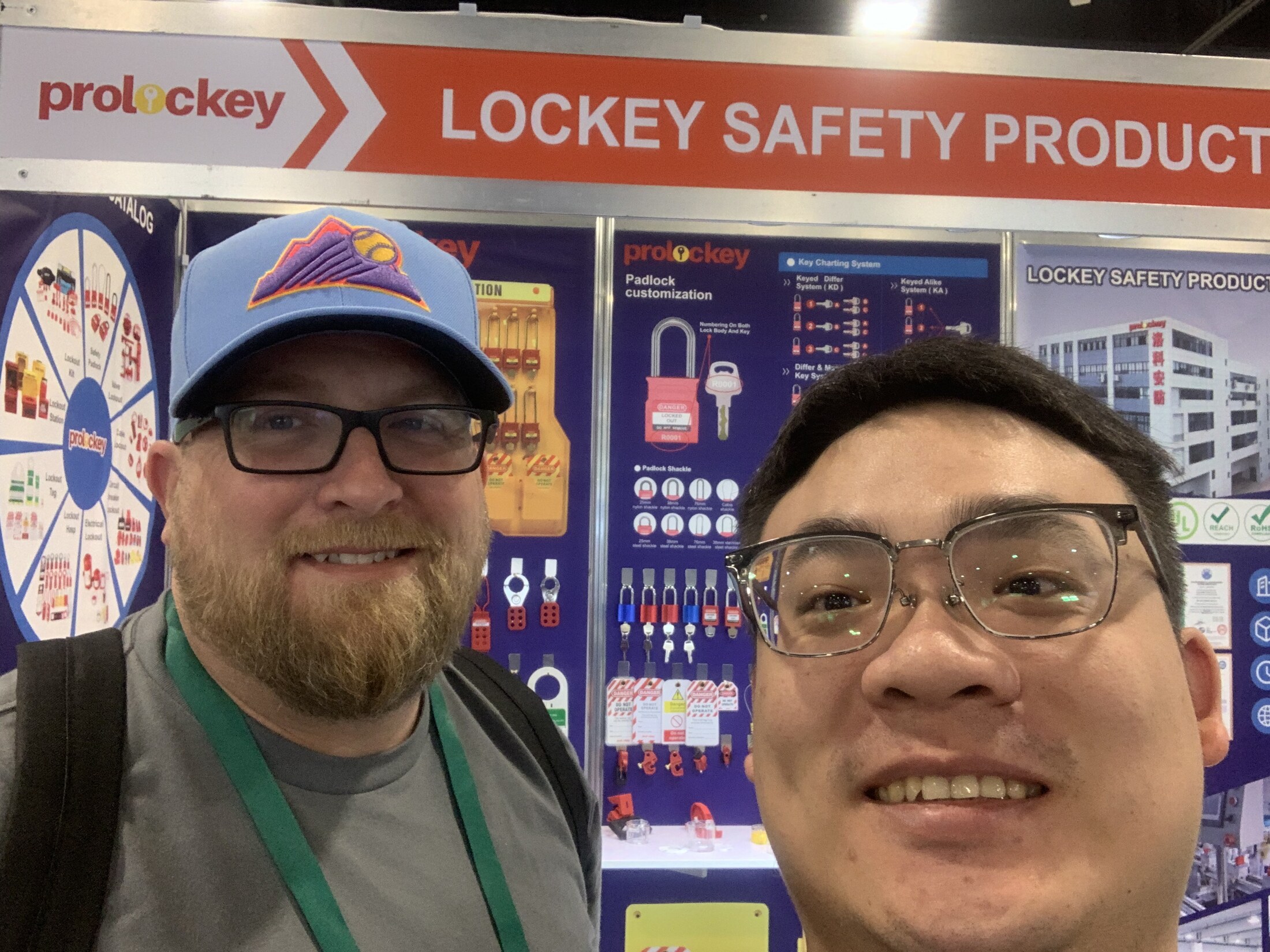 2025 美国 NSC 丹佛展 PROLOCKEY 与来访者合影 · 现场记录 08