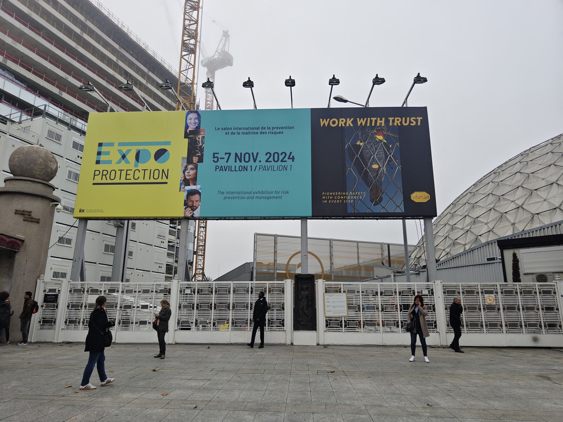2024 巴黎 Expoprotection 会场入口与展期标识